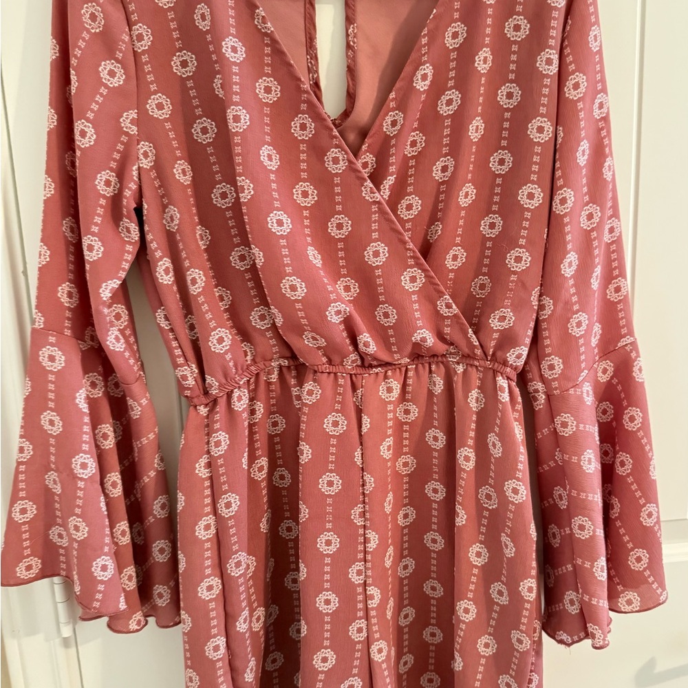 Romper dress with flared sleeves.